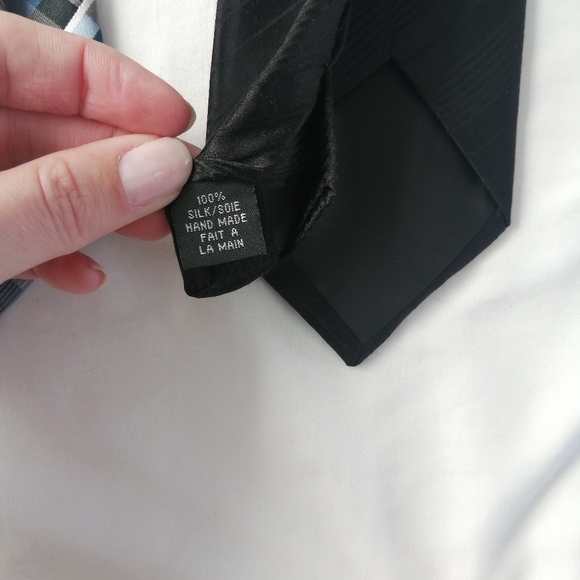 3 Tie Bundle 100% Silk Men's Ties Calvin Klein and Protocol Black, Silver, Blue - Picture 14 of 15